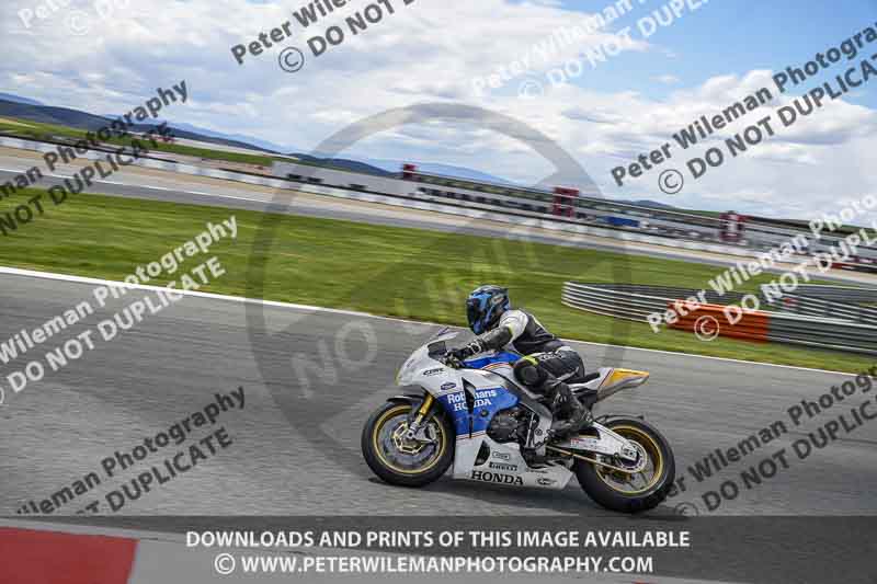 cadwell no limits trackday;cadwell park;cadwell park photographs;cadwell trackday photographs;enduro digital images;event digital images;eventdigitalimages;navarra;no limits trackdays;peter wileman photography;racing digital images;trackday digital images;trackday photos